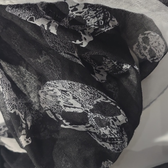 Scarves - Picture 10 of 14